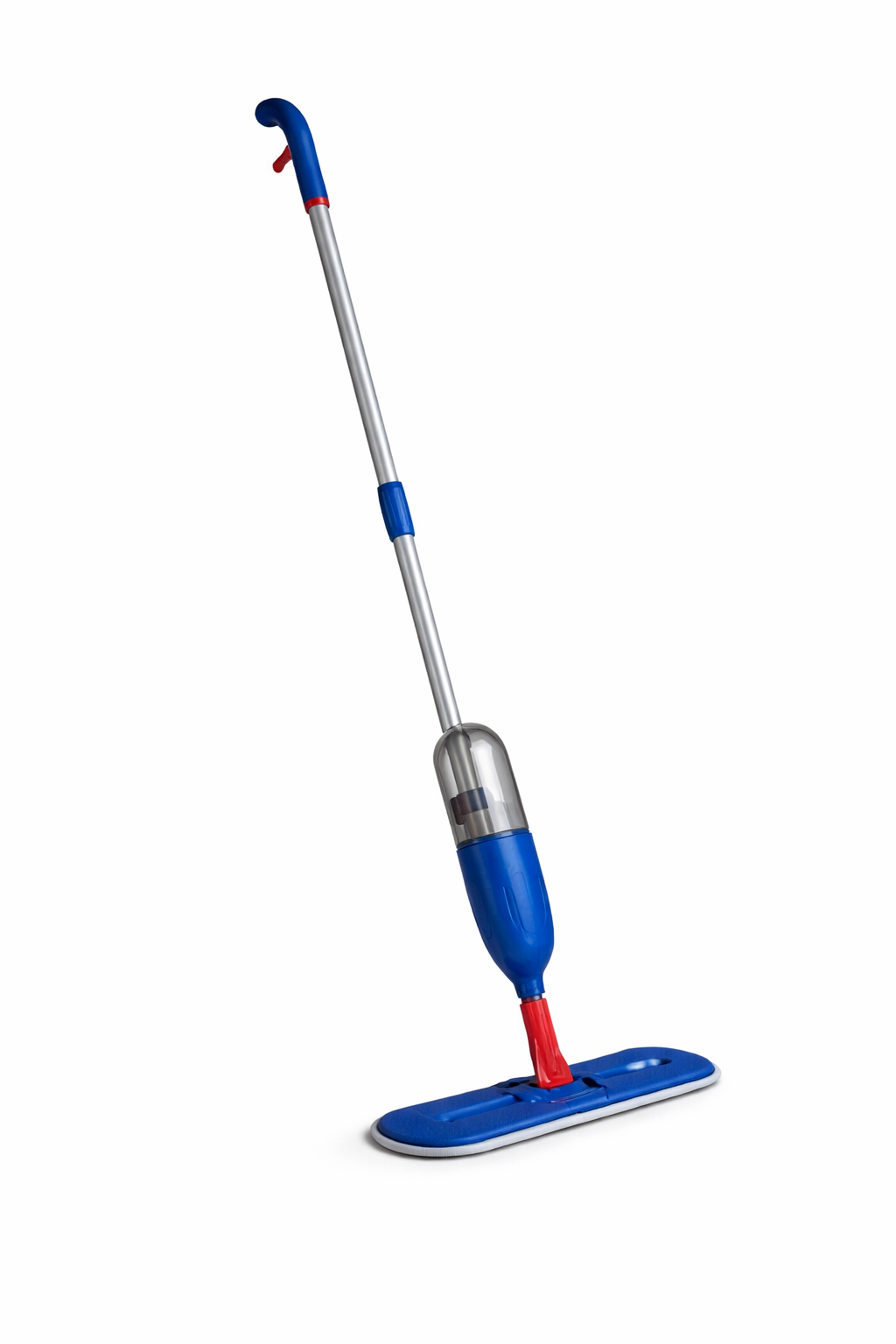 MOPA SPRAY MICROFIBRA TASK es una solución práctica para una limpieza rápida y eficiente. Su sistema de rociado integrado permite aplicar la cantidad necesaria de limpiador directamente sobre el piso, facilitando el aseo y eliminando la necesidad de usar baldes.